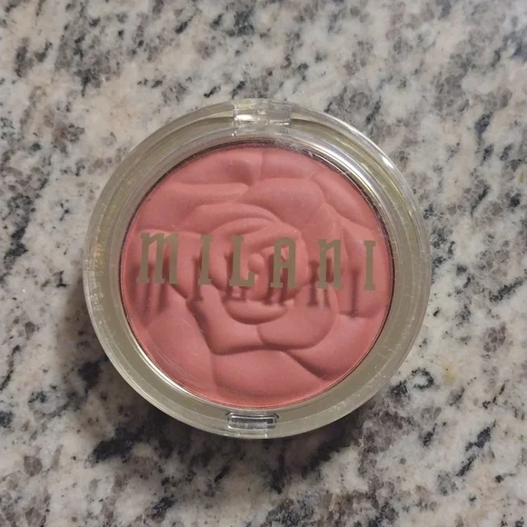 💋 4/$20 Milani Wild Rose Rose Powder Blush - Picture 2 of 3